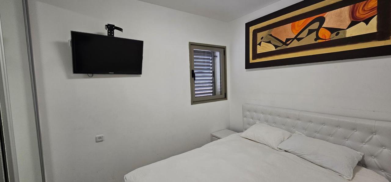 Top-Luxury Exclusive Аpt With Jacuzzi In Front Of The Sea Eilat Exterior photo